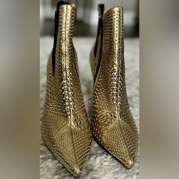 ‼️RARE‼️🎸JEFFREY CAMPBELL🎸🔥NWT🔥Studd Bootie in Gold w Silver Studs -Size 7.5 - Picture 7 of 16